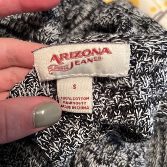 black and white knit cardigan, good condition, size small. Arizona Kohl’s brand - Picture 3 of 3